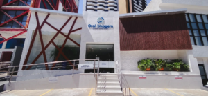 Recepção de uma unidade da Clínica Oral Imagem em Salvador
